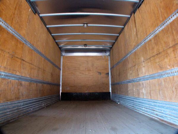 .  Hino 258, 2009, 7.6L, AT-HB, 20ft Box, 90in Door, N#1239 - Image 7