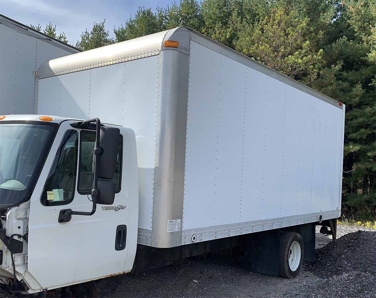 . 18ft Box, 80in Rollup Door, 102in W, Multivans 2012, Liftgate, N#D18-2072
