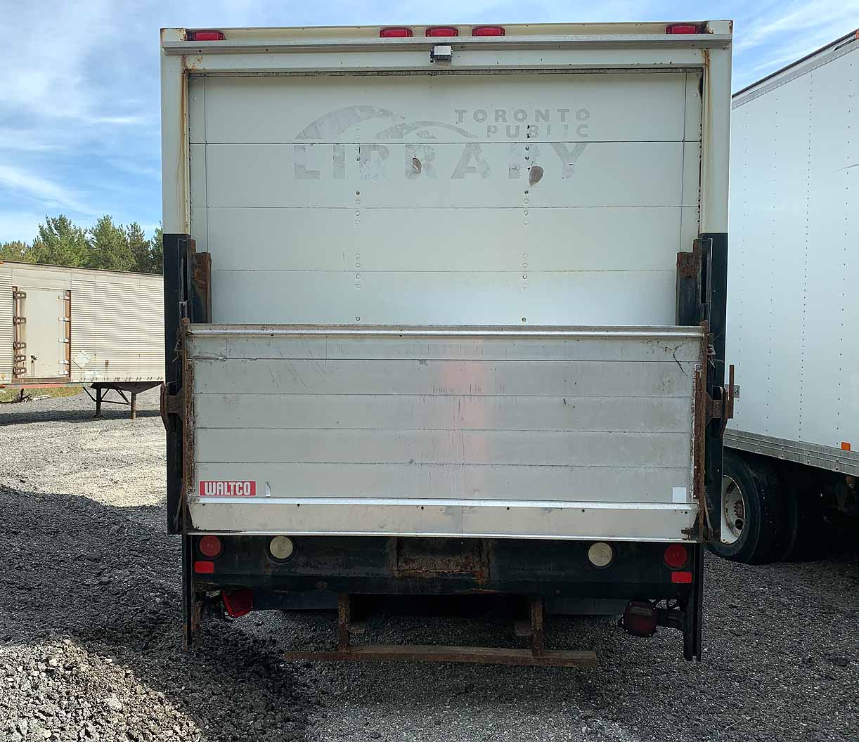 . 18ft Box, 80in Rollup Door, 102in W, Multivans 2012, Liftgate, N#D18-2072 - Image 5