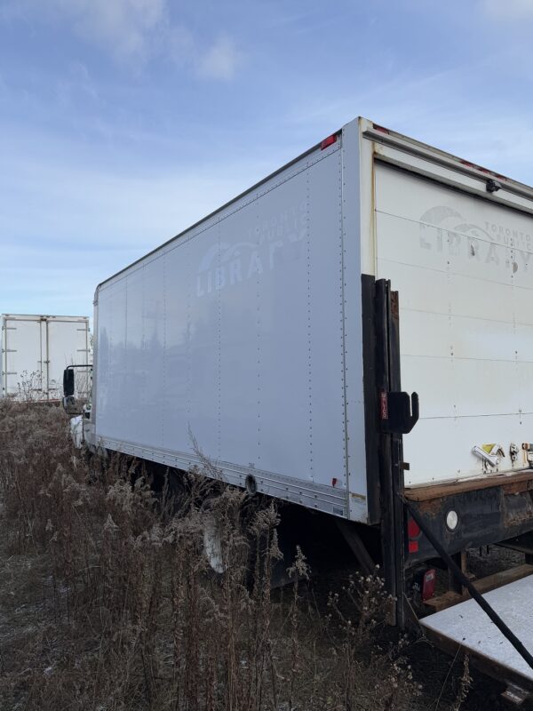 .   18ft Box, 80in Rollup Door, 102in W, Liftgate, F#D18-2072 - Image 11