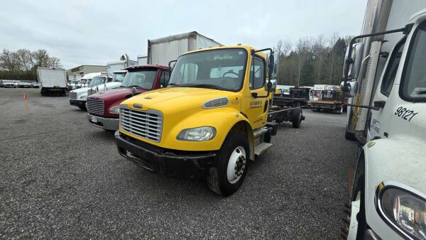 .  Freightliner M2, 2012, Cummins 6.7L 240hp, AT-AB, yellow, N#3279