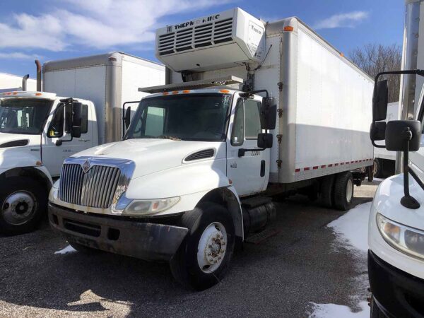 .  International 4300, 2004, 7.6L, MT-AB, 22ft Reefer, Rollup +Side Door, N#3867