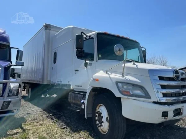 .  Hino 268, 2018, 7.6L, AT-AB, Sleeper, 20ft Box, 96in Barn Doors, N#9029 - Image 18