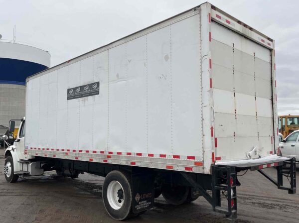 .  Freightliner M2, 2006, CAT 7.2L, MT-AB, 24ft Box, r, O#6448 - Image 13