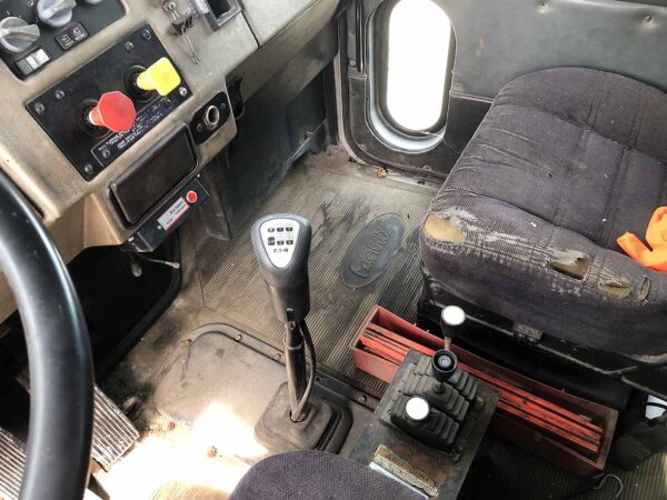 .  Peterbilt 330, 1998, CAT 7.2L 3126, MT-AB, Bin Truck, r, F#6570 - Image 13