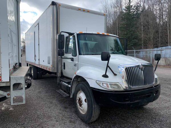 .  International 4300, 2005, 7.6L, MT-AB, 26ft Box, 88in +Side Door, TG, N#6778