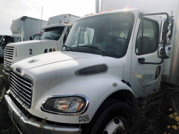 .  Freightliner M2, 2007, CAT 7.2L, MT-AB, 24ft Box, 90in Door, O#3493 - Image 3