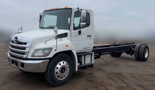 .  Hino 338, 2018, 7.6L, AutoT-AirB, Cab & Chassis, r, N#5920