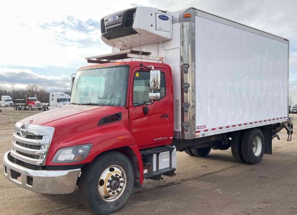 .  Hino 268, 2018, 7.6L, AT-HB, red, 18ft Reefer, Carrier, N#8672 - Image 3