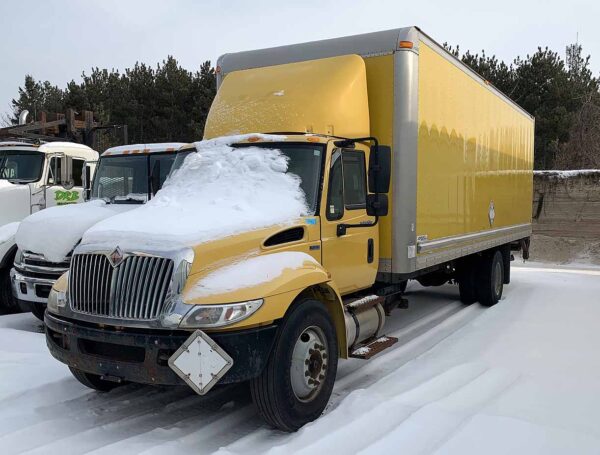 .  International 4300, 2014, 6.4L, AT-HB, 26ft Box, 90in D, TG, yellow, N#3768