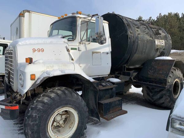 .  Ford 6500, 1985, CAT 10.4L, AirB, 4x2 Off-Highway Rigid Water Truck, N#6419