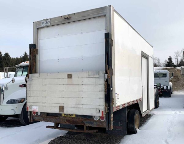 .  Ford F550, 2016, 6.7L, AT-HB, 18ft Box, Side Door, Liftgate, N#4396 - Image 3