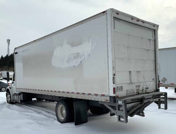 .  Freightliner M2, 2016, Cummins 6.7L, AT-HB, 26ft Box, 90in D, TG, r, N#1629 - Image 4