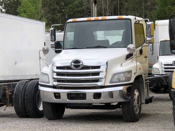 .  Hino 338, 2018, 7.6L, AutoT-AirB, Cab & Chassis, r, N#5920