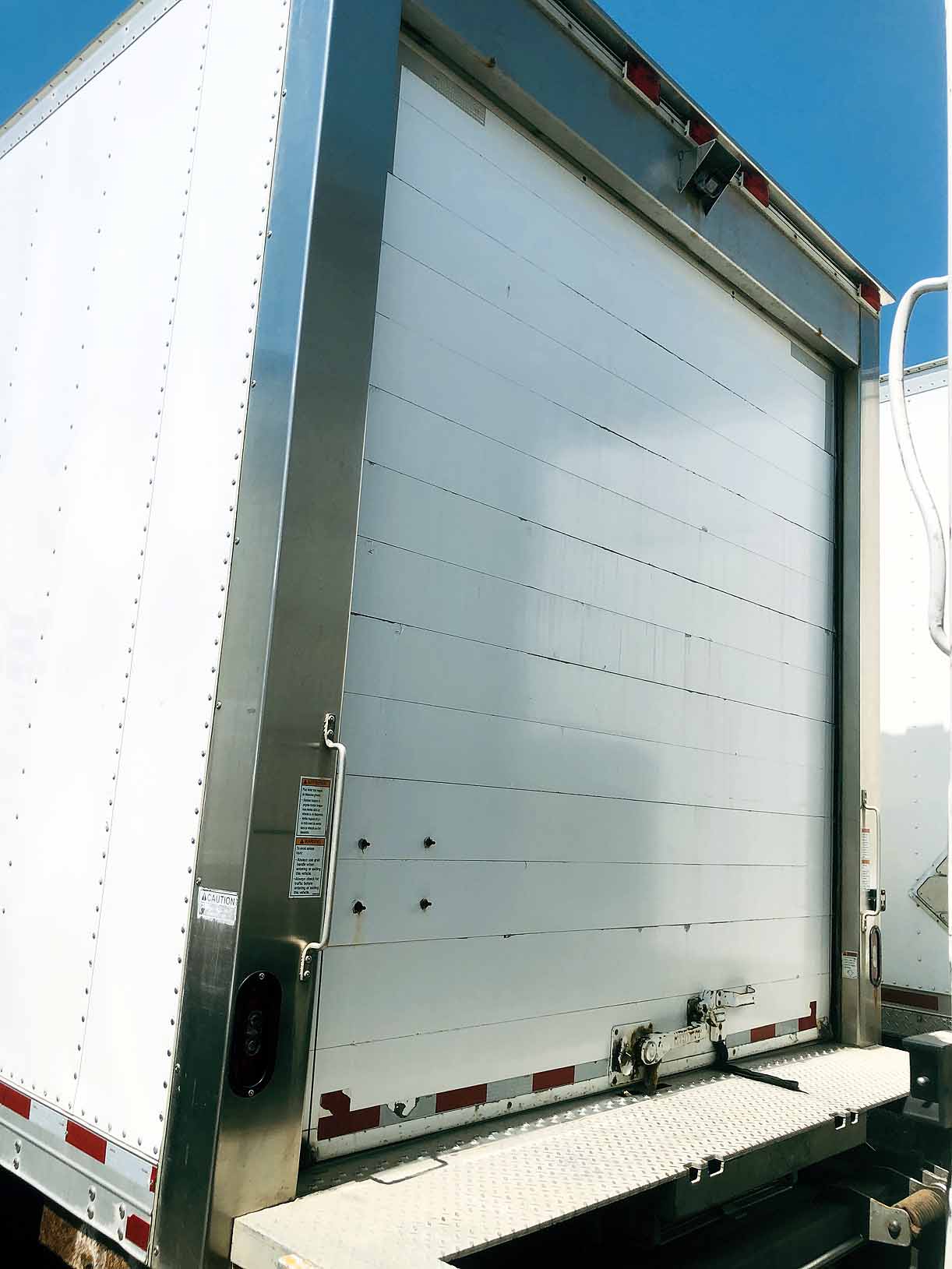 . Hino 268, 2018, 7.6L, AT-HB, red, 18ft Reefer, 90in Door, Carrier, N#8672 - Image 6