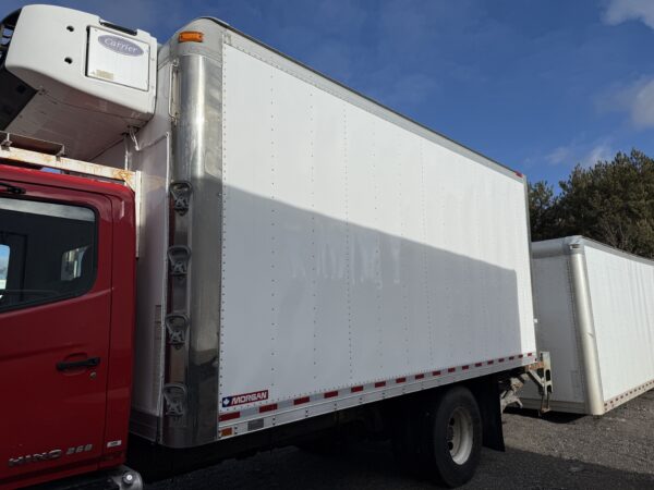 .  Hino 268, 2018, 7.6L, AT-HB, red, 18ft Reefer, Carrier, N#8672 - Image 17