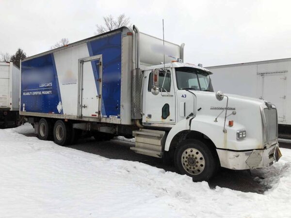 .  Western Star 4900, 2011, 12.8L DD13, MT-AB, 6x4, 26ft Box,  96in +Side D, TG, r, N#5900