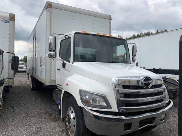 .  Hino 338, 2018, 7.6L, AutoT, HydrB, 26ft Box, 96in +SD, TailGate, r, N#3896 - Image 3