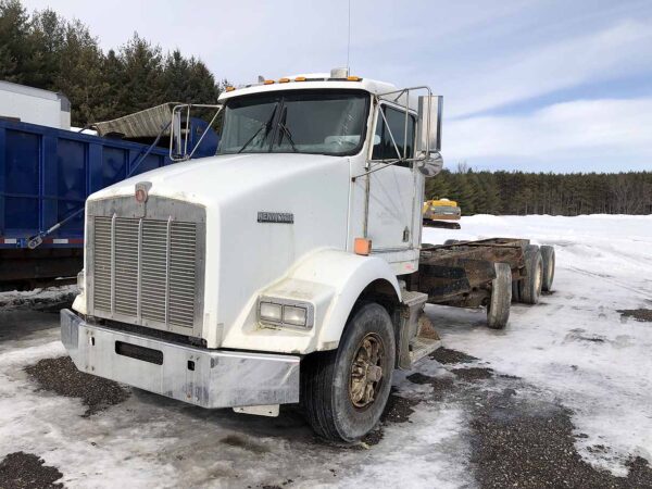 .  Kenworth T800, 2002, CAT 10.3L, MT-AB, Cab & Chassis, N#5442