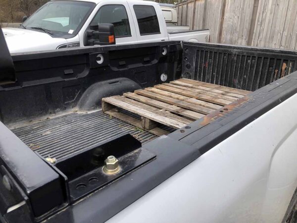 .   Chevrolet Silverado 1500, 2017, 4.3L gas, 4x2, Pickup, F#1737 - Image 4