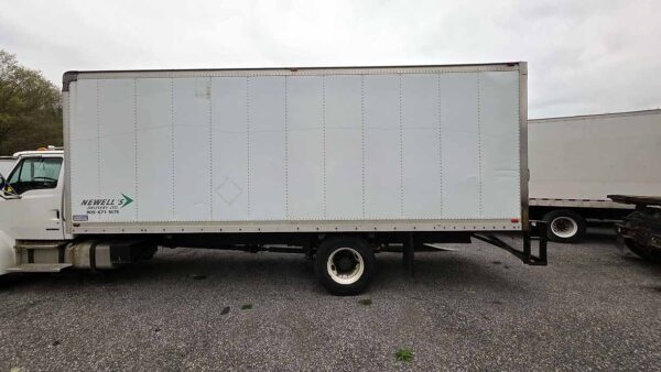 .  Sterling Acterra, 2008, Cummins 6.7L, AT-AB, 24ft Box, *Damage Roof, r, N#4557 - Image 3