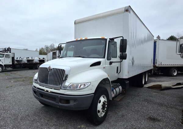 .  International 4400, 2016, 9.3L N9, AT-AB, 6x4, 26ft Box, 96in +Side D, TG, r, N#3193