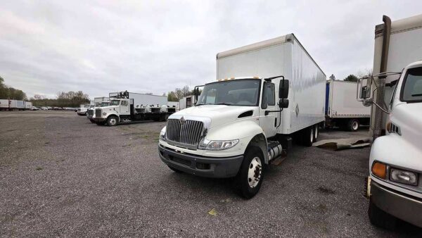.  International 4400, 2016, 9.3L N9, AT-AB, 6x4, 26ft Box, 96in +Side D, TG, r, N#3193 - Image 2