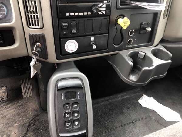 .  International 4400, 2016, 9.3L N9, AT-AB, 6x4, 26ft Box, 96in +Side D, TG, r, N#3193 - Image 9