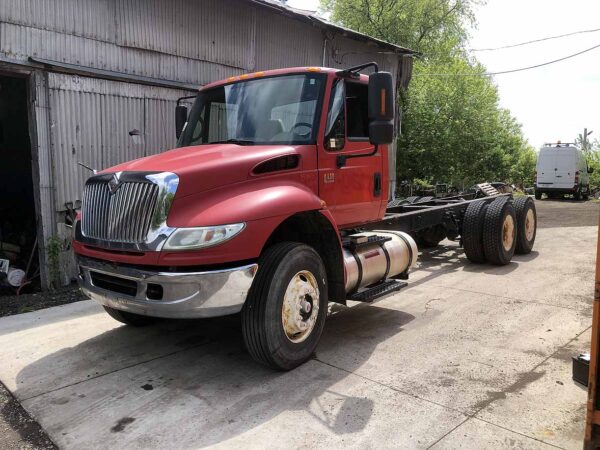 .  International 4400, 2007, 7.6L DT466, MT-AB, 6x4, Cab&Chassis, red, r, F#8520