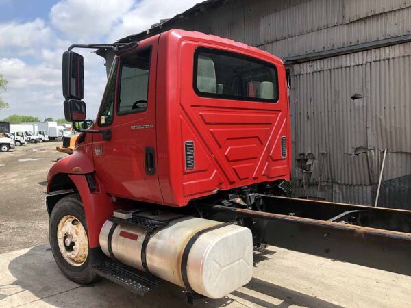 .  International 4400, 2007, 7.6L DT466, MT-AB, 6x4, Cab&Chassis, red, r, F#8520 - Image 4
