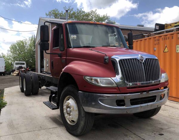 .  International 4400, 2007, 7.6L DT466, MT-AB, 6x4, Cab&Chassis, red, r, F#8520 - Image 3