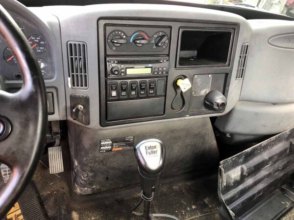 .  International 4400, 2007, 7.6L DT466, MT-AB, 6x4, Cab&Chassis, red, r, F#8520 - Image 11