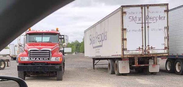 .  red mack flatbed - Image 3