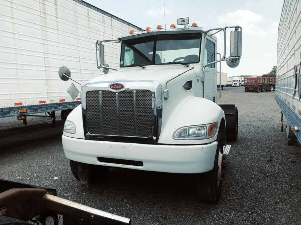 .  Peterbilt 348, 2014, Paccar 8.9L, AutoT-AirB, Day Cab Tractor, 4×2, N#6445 - Image 3