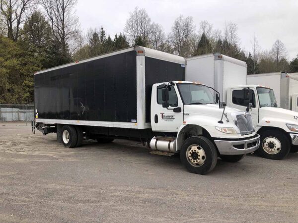 .  International MV607, 2020, Cummins 6.7L, AT-HB, 26ft Box black, TG, N#9798 - Image 13