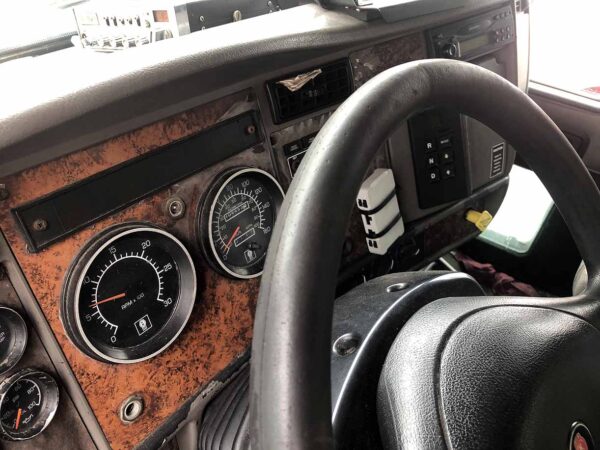 .  Kenworth T300, 2007, CAT 7.2L, AT-AB, Dry Box Van Body, N#2866 - Image 3