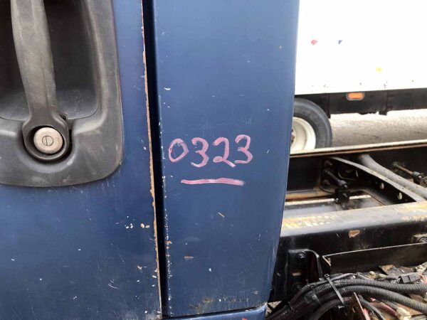 International 7600, 2005, Cummins 10.8L, MT-AB, Cab&Chass, *Box SOLD,  r, N#80323 - Image 3