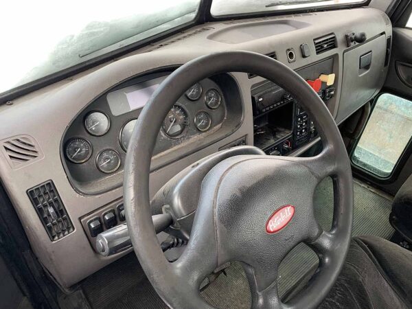.  Peterbilt 337, 2014, Paccar 8.9L, AutoT-AirB, Day Cab Tractor, 4x2, N#5421 - Image 11