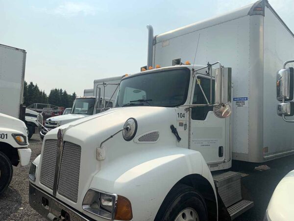 .  Kenworth T300, 2007, Cummins 8.3L ISC260, AT-AB, 26ft Box, 96in D, r, N#6734