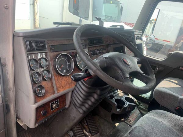 .  Kenworth T300, 2007, Cummins 8.3L ISC260, AT-AB, 26ft Box, 96in D, r, N#6734 - Image 11