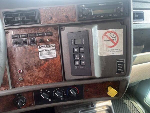 .  Kenworth T300, 2007, Cummins 8.3L ISC260, AT-AB, 26ft Box, 96in D, r, N#6734 - Image 13