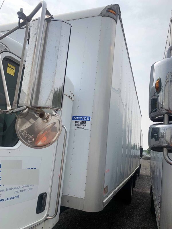 .  Kenworth T300, 2007, Cummins 8.3L ISC260, AT-AB, 26ft Box, 96in D, r, N#6734 - Image 3