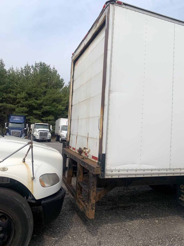 .  Kenworth T300, 2007, Cummins 8.3L ISC260, AT-AB, 26ft Box, 96in D, r, N#6734 - Image 7