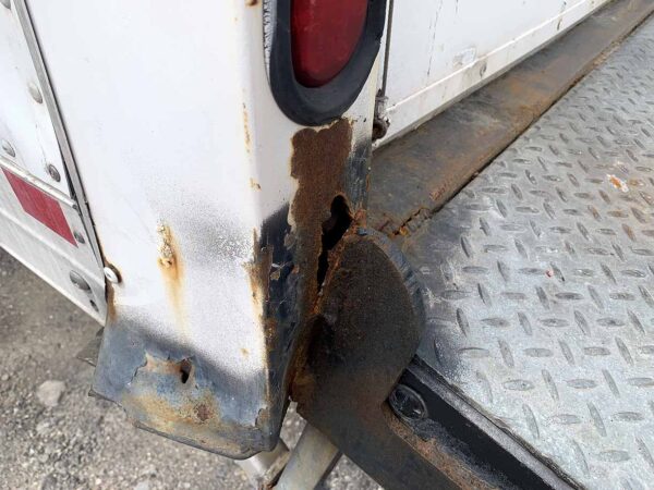 .  Hino 338, 2005, 7.6L, Air B, 60in Sleeper, 24ft Box, 100in Door, 102in W, Tailgate, N#0520 - Image 11