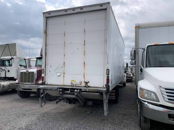 .  Hino 338, 2005, 7.6L, Air B, 60in Sleeper, 24ft Box, 100in Door, 102in W, Tailgate, N#0520 - Image 7