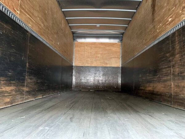 .  Hino 338, 2005, 7.6L, Air B, 60in Sleeper, 24ft Box, 100in Door, 102in W, Tailgate, N#0520 - Image 8