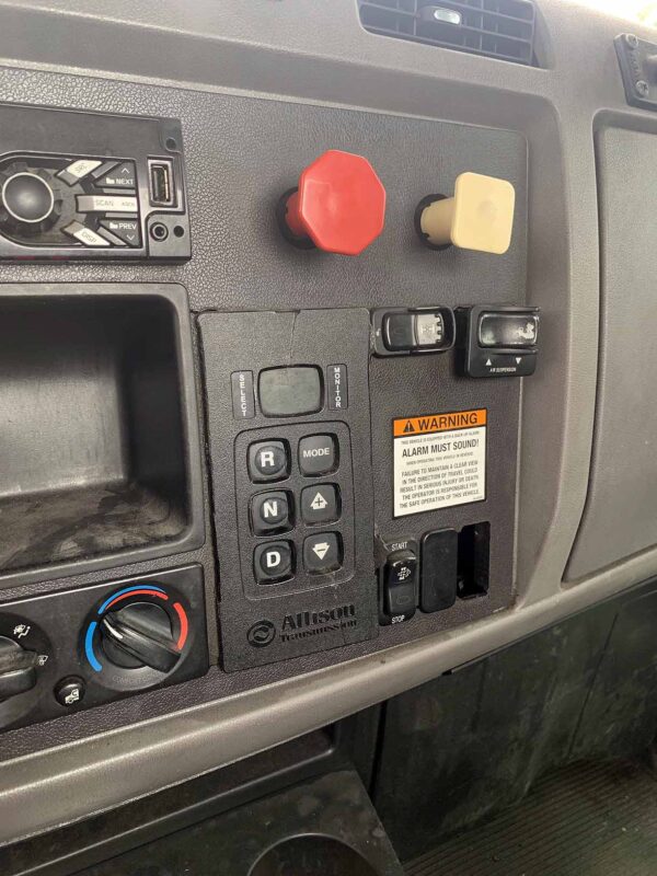 .  Peterbilt 337, 2014, Paccar 8.9L, AutoT-AirB, Day Cab Tractor, 4x2, N#5421 - Image 10