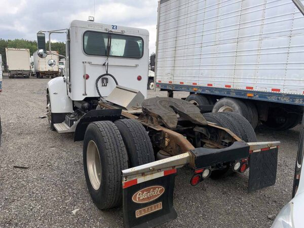 .  Peterbilt 337, 2014, Paccar 8.9L, AutoT-AirB, Day Cab Tractor, 4x2, N#5421 - Image 5