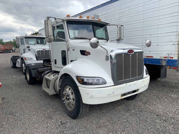 .  Peterbilt 337, 2014, Paccar 8.9L, AutoT-AirB, Day Cab Tractor, 4x2, N#5421 - Image 3