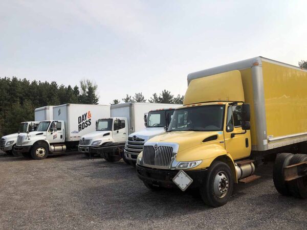 .  International 4300, 2014, 6.4L, AT-HB, 26ft Box, 90in Door, yellow, TG, N#3768 - Image 8